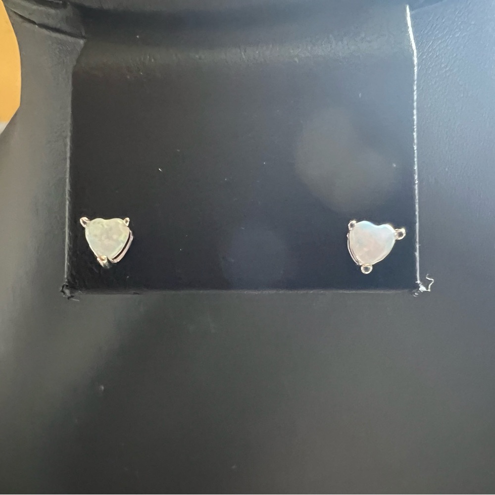 12/5–19 Sterling Silver Opal Heart Earring Studs - Picture 1 of 1